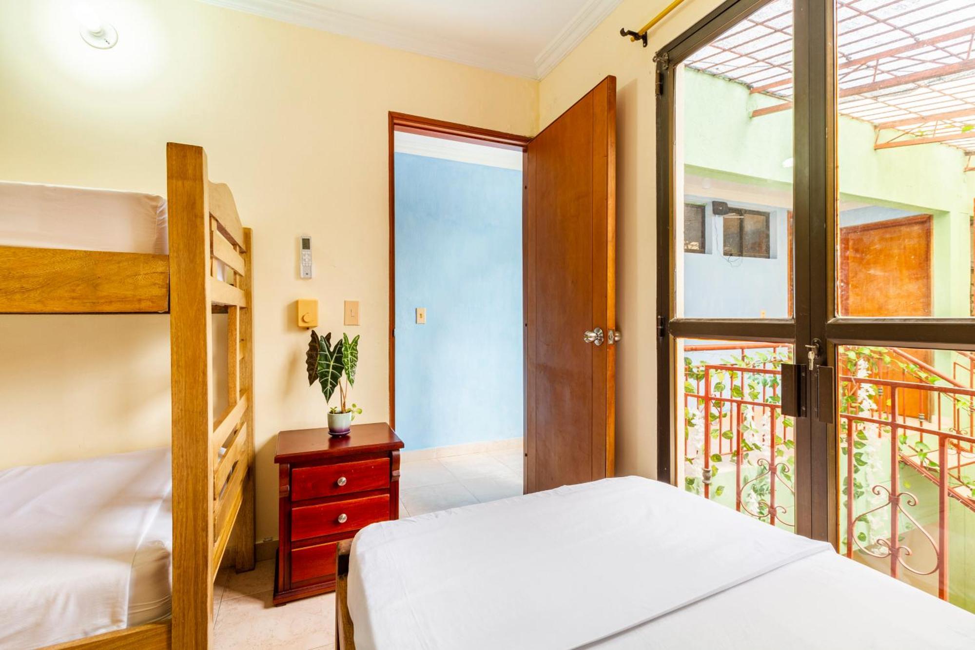 Habitación Privada Y Amplia Cerca Zonas Turísticas *