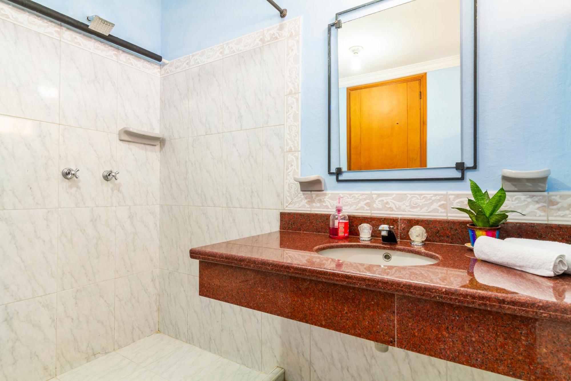 Habitación Privada Y Amplia Cerca Zonas Turísticas *